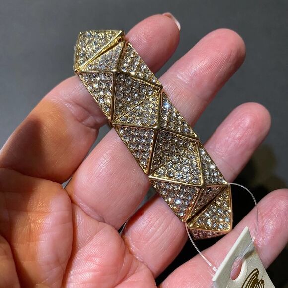 Amrita Singh Gold Enamel Stretch Statement Bracelet - Picture 4 of 6